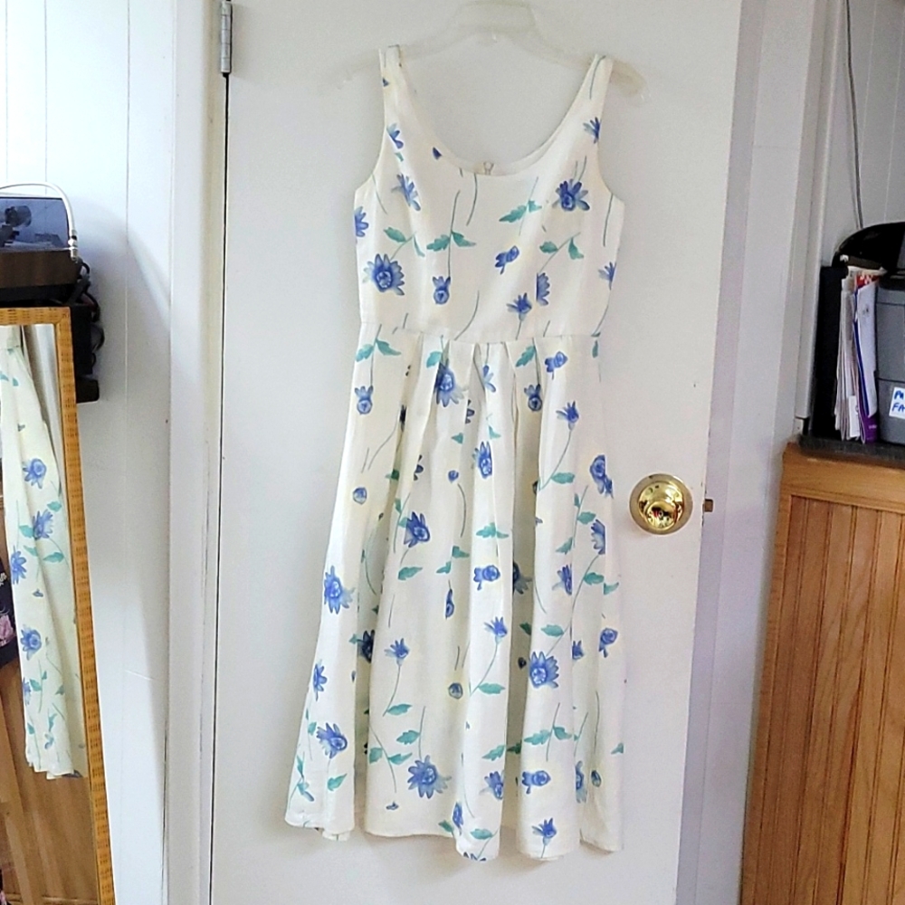 Vintage White Linen Blue Floral Size 4